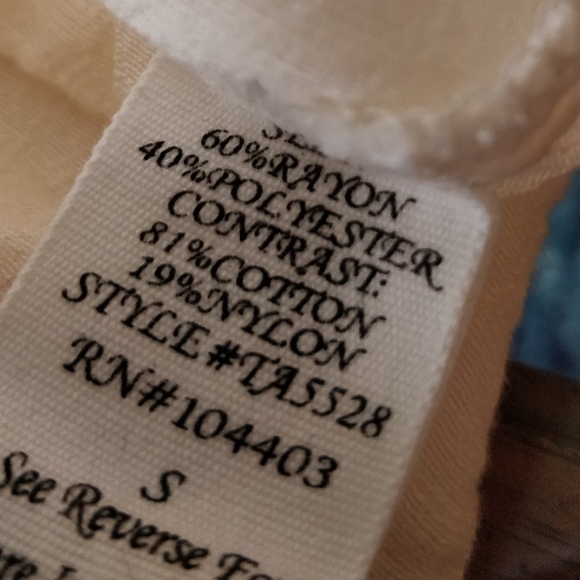 MINE semi-sheer ivory blouse with pop floral lace - Picture 6 of 7